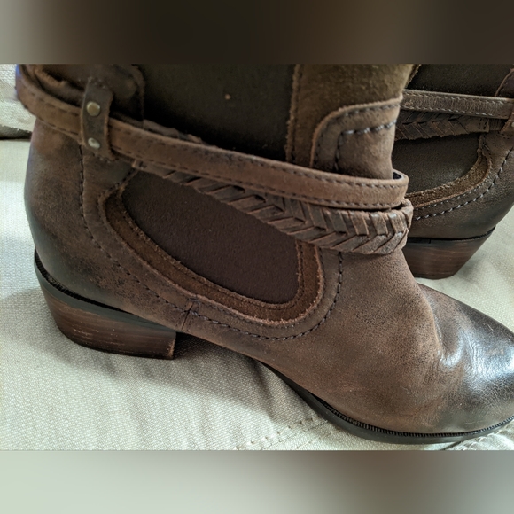 UGG Chelsea booties, sz 7.5 - Picture 3 of 16